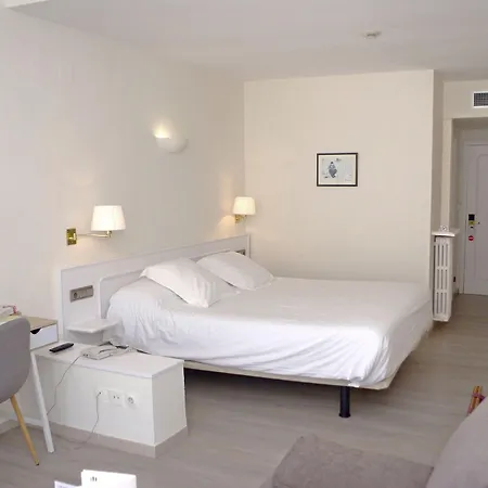 호텔 Hotel Llafranch
